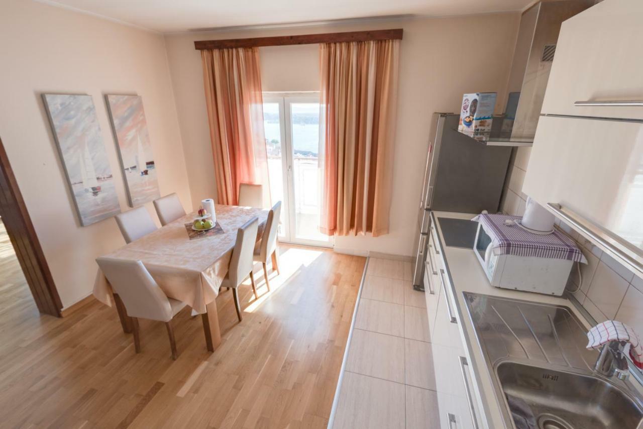 Lara Apartment Sibenik Luaran gambar